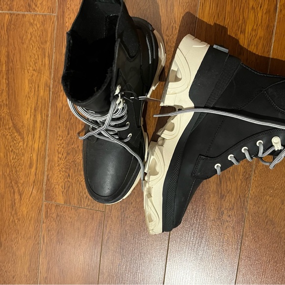 SOREL snow boots. Waterproof. Never worn. Brand new. - Picture 2 of 2